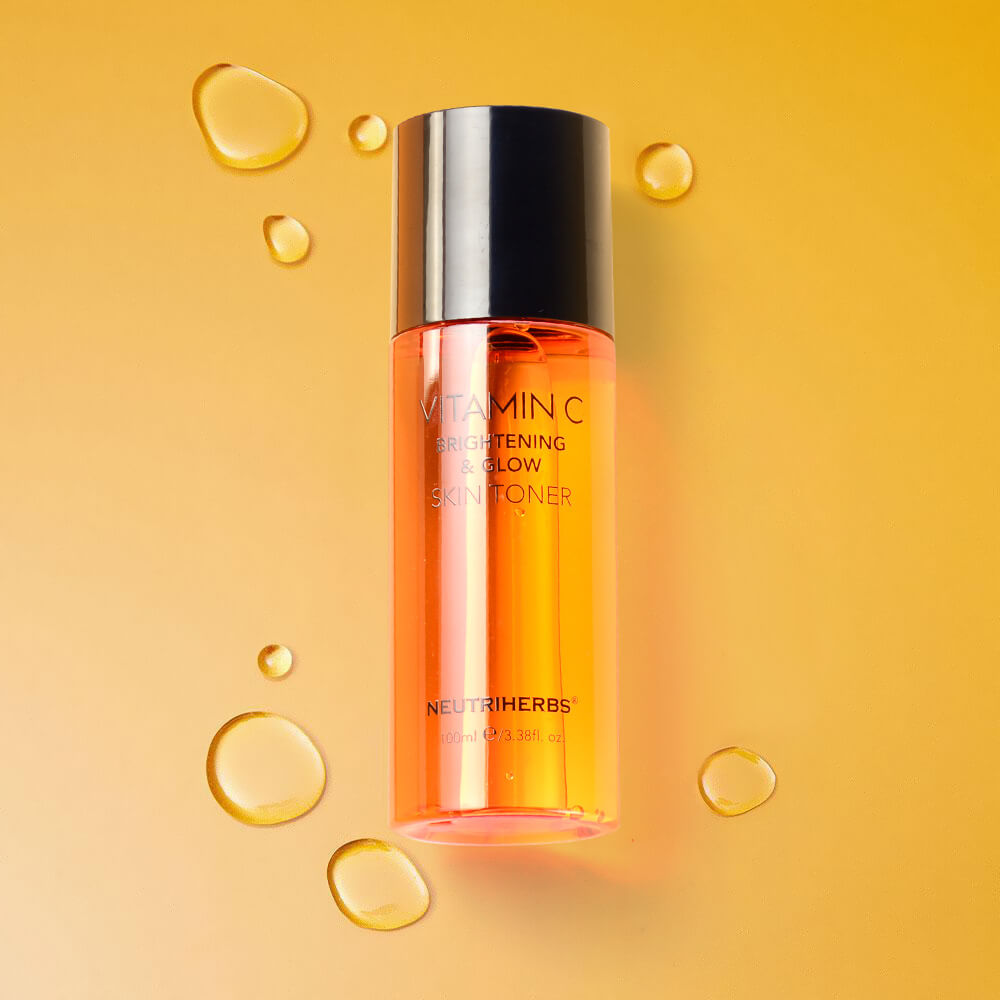 Vitamin C Brightening & Glowing Skin Toner For Moisturizing And Refining Skin